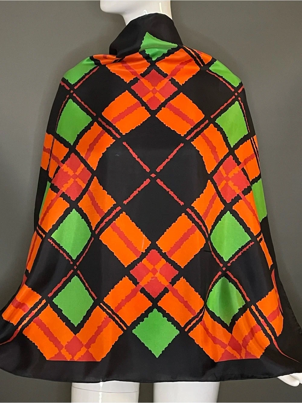 Gorg Vintage Echo Silk Scarf Bold Print Large 31 In Excellent Condition